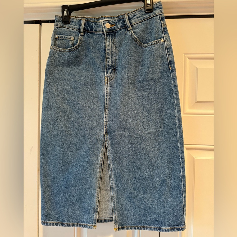 ZARA Trafaluc denim midi skirt, size small